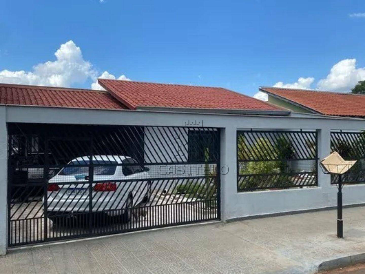 Casa à venda com 3 quartos, 220m² - Foto 1