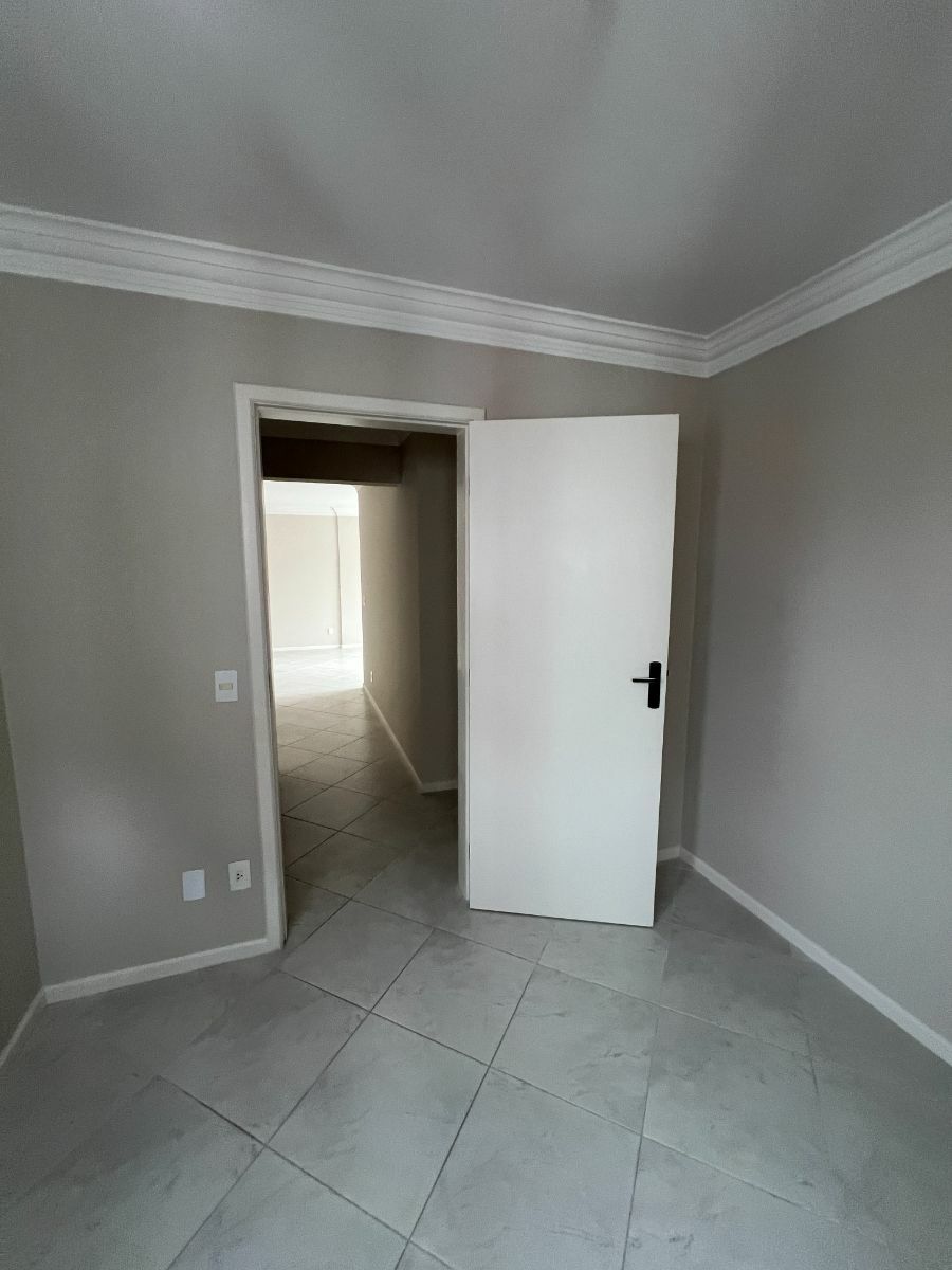 Apartamento à venda com 3 quartos, 136m² - Foto 24