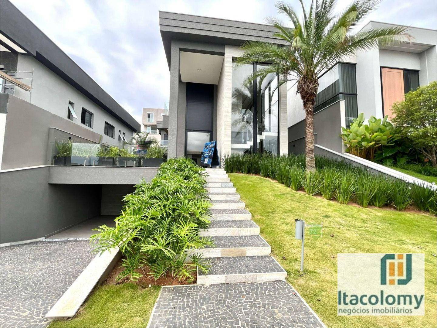 Casa de Condomínio à venda com 4 quartos, 427m² - Foto 1