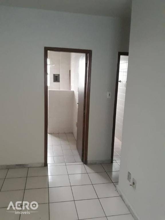 Apartamento à venda com 2 quartos, 62m² - Foto 3