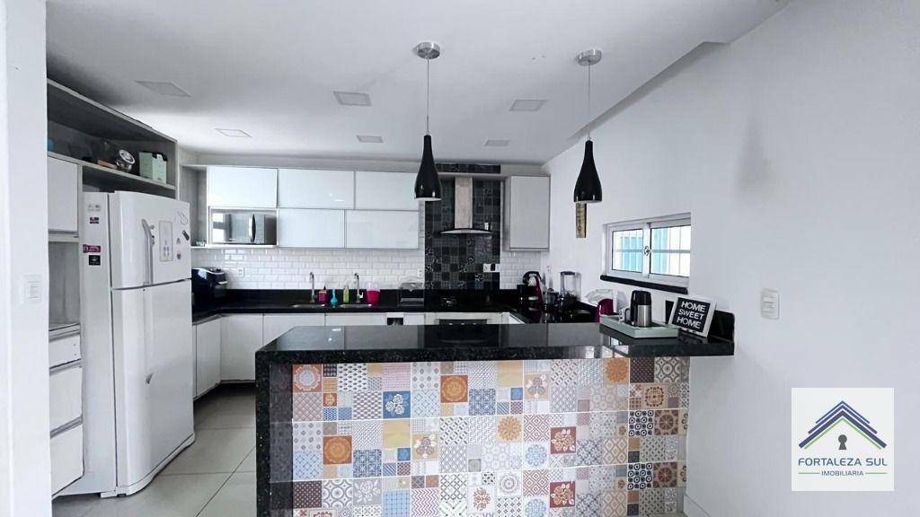 Casa de Condomínio à venda com 5 quartos, 200m² - Foto 24