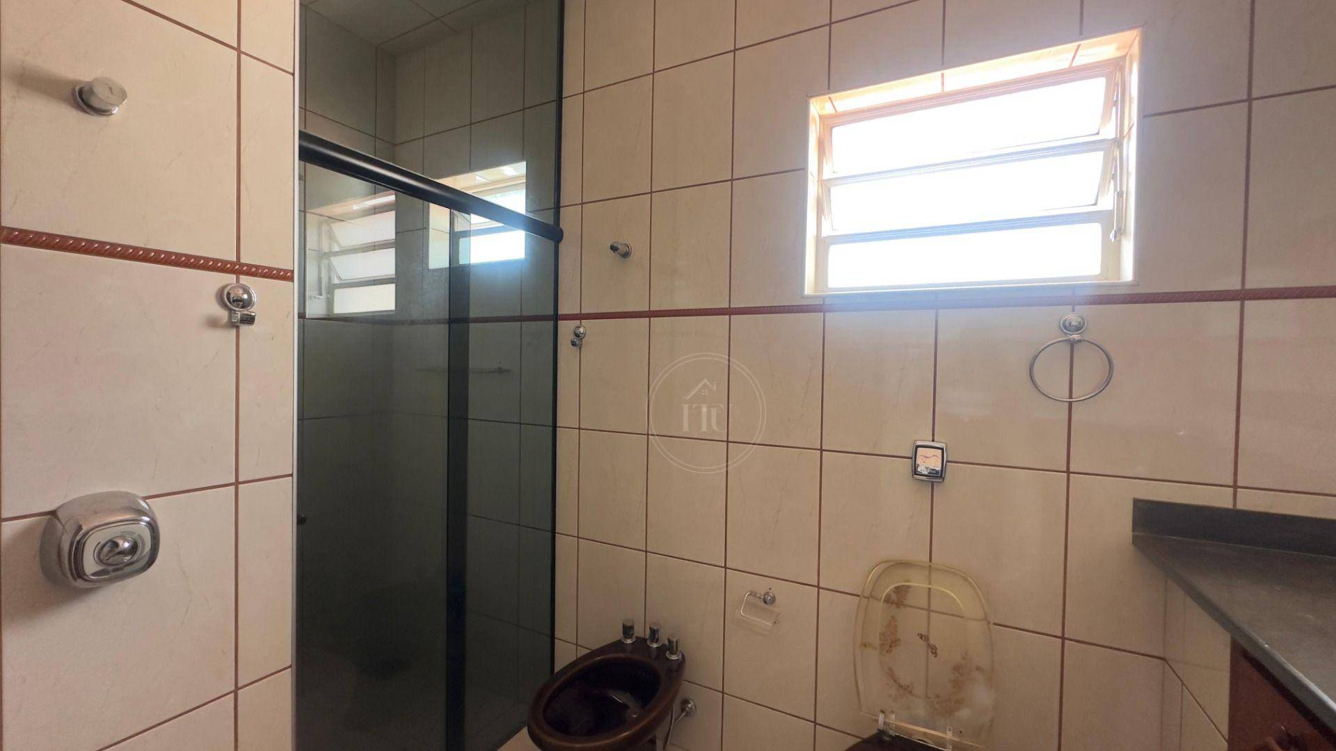 Casa de Condomínio para alugar com 3 quartos, 250m² - Foto 17