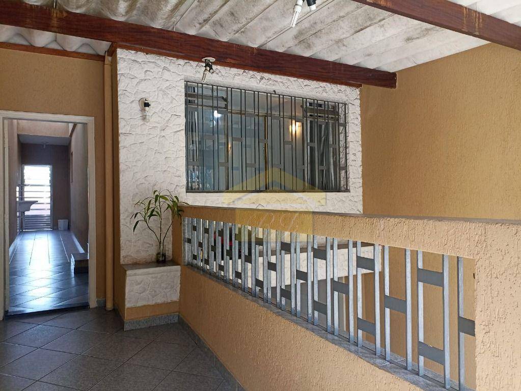 Sobrado à venda com 3 quartos, 160m² - Foto 1