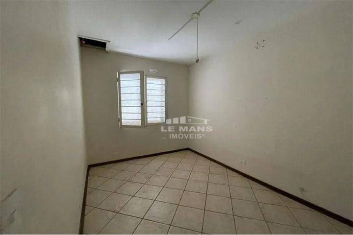 Casa para alugar com 3 quartos, 314m² - Foto 21