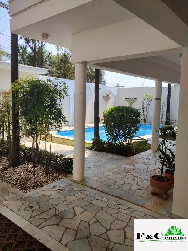 Casa à venda com 3 quartos, 629m² - Foto 1