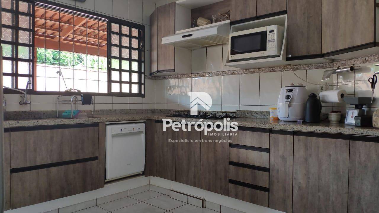 Casa à venda com 3 quartos, 263m² - Foto 8