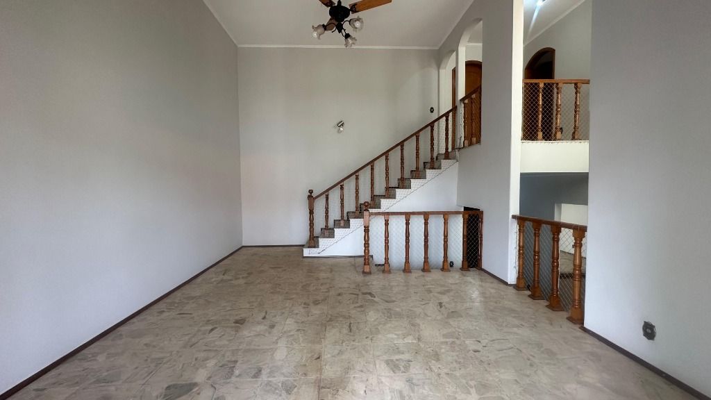 Casa para alugar com 4 quartos, 465m² - Foto 3