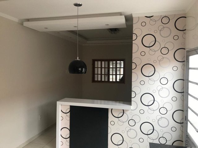 Casa à venda com 2 quartos, 100m² - Foto 1