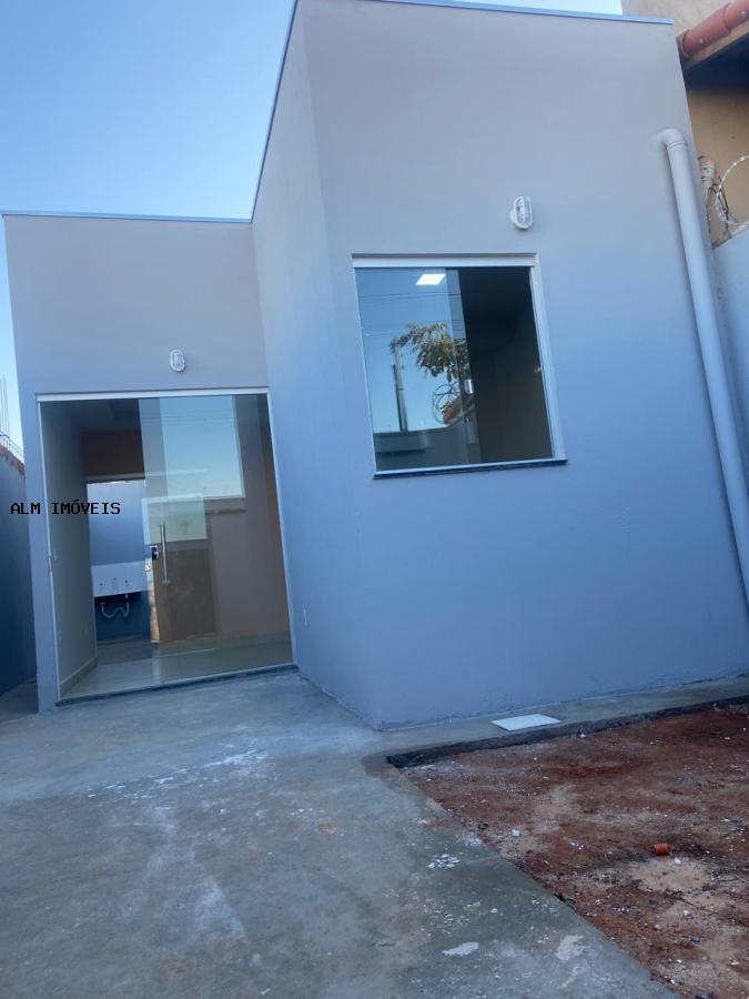 Casa à venda com 2 quartos, 45m² - Foto 1