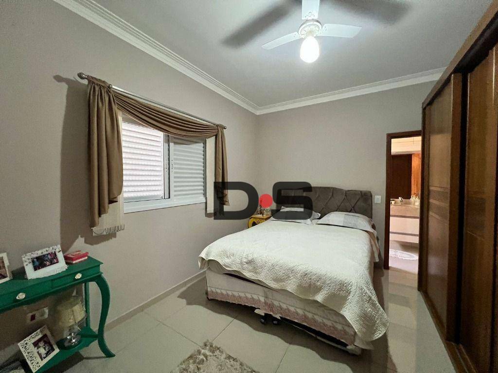 Casa à venda com 3 quartos, 250m² - Foto 14