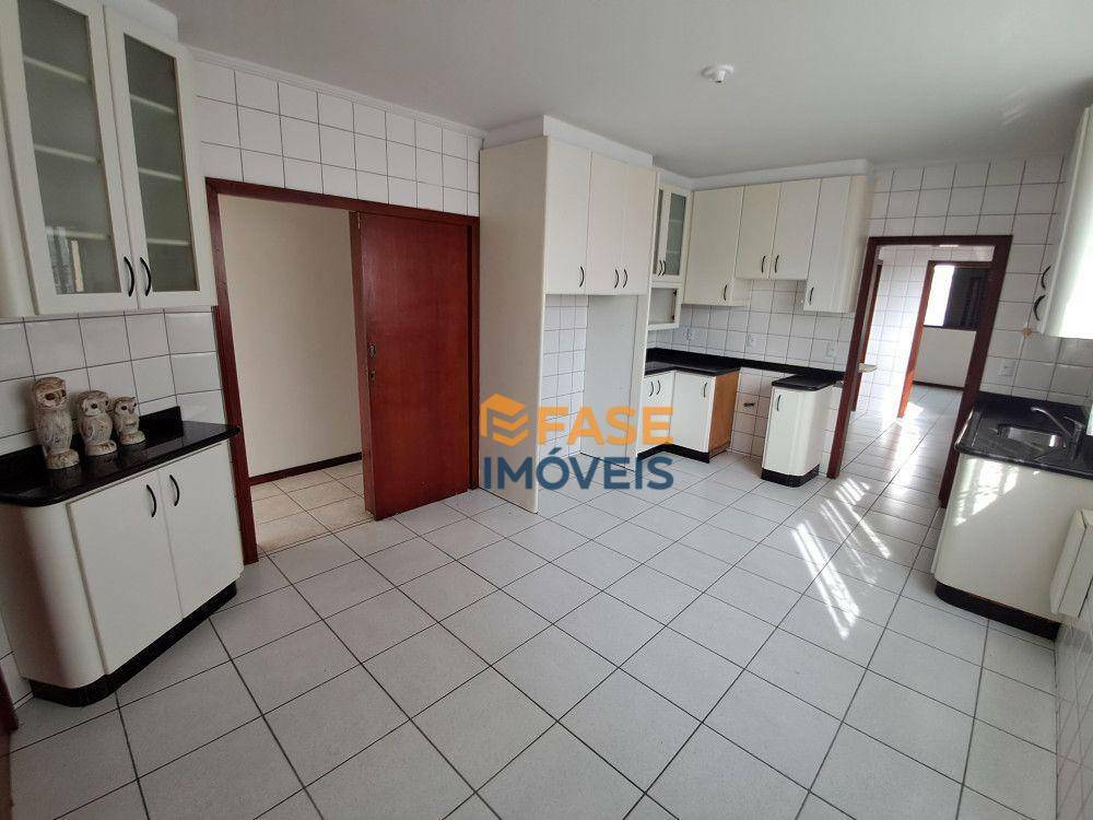 Apartamento à venda com 3 quartos, 155m² - Foto 4