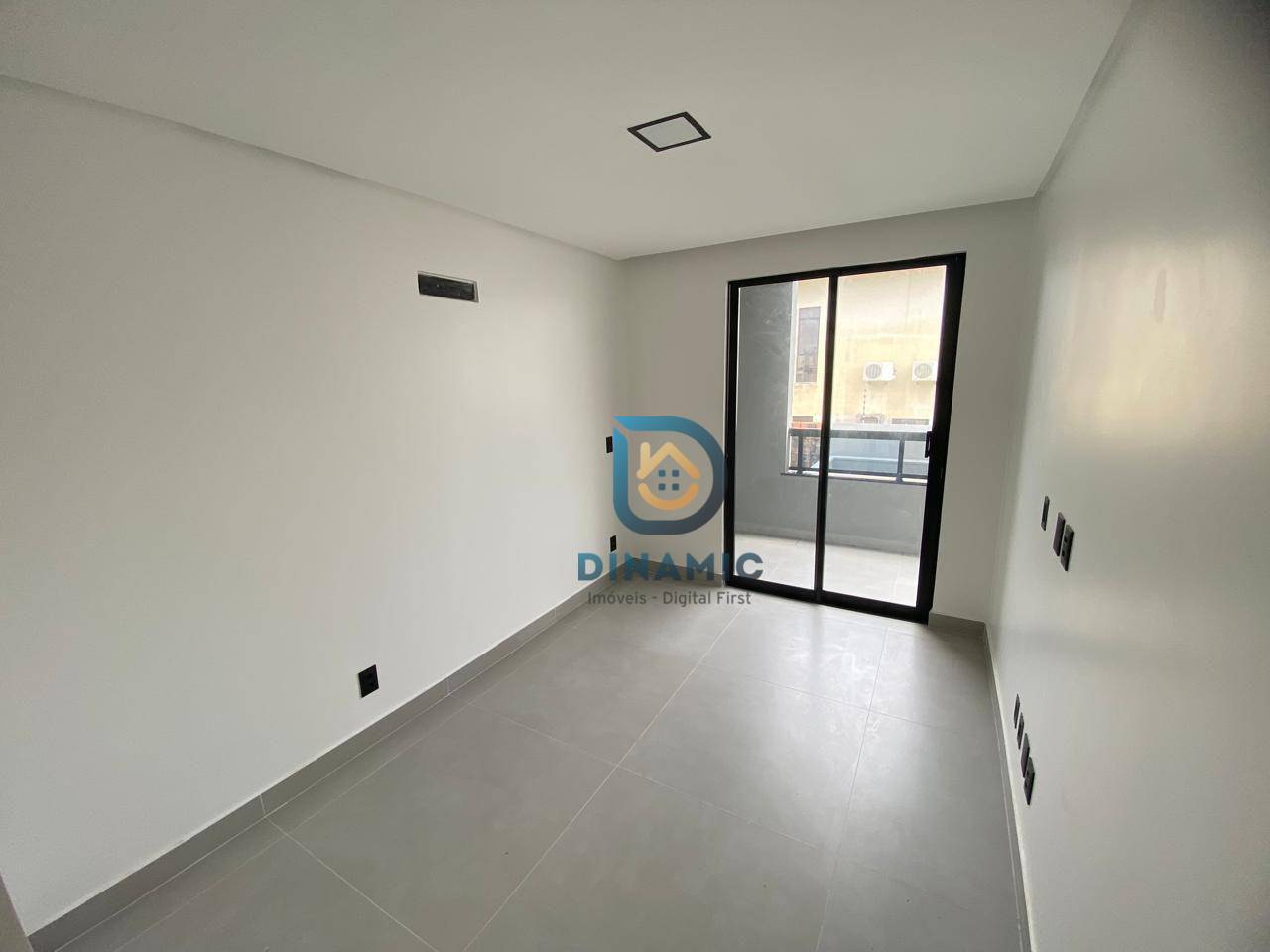 Casa à venda com 4 quartos, 186m² - Foto 3
