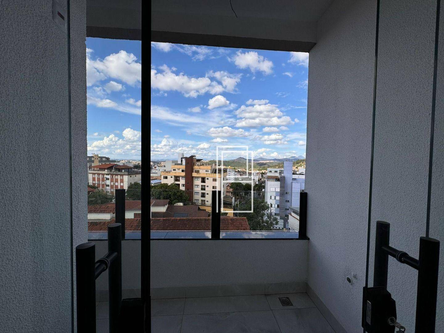 Apartamento à venda com 3 quartos, 77m² - Foto 4