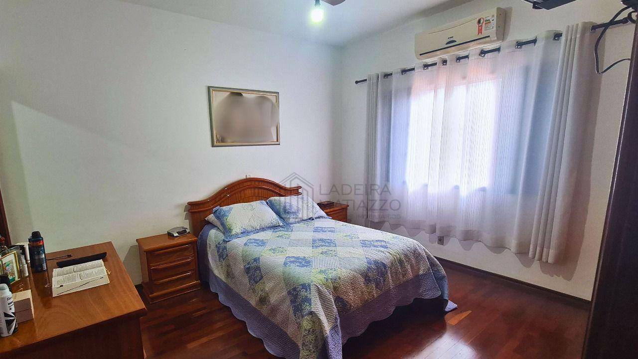 Casa à venda com 4 quartos, 200m² - Foto 12