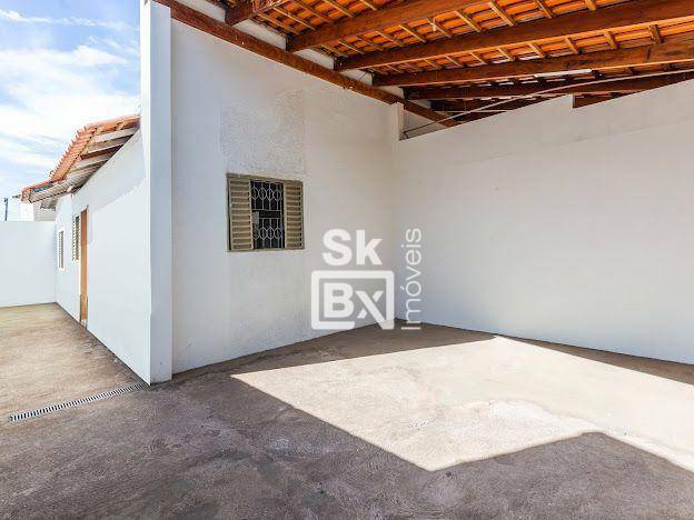 Casa à venda com 2 quartos, 60m² - Foto 4