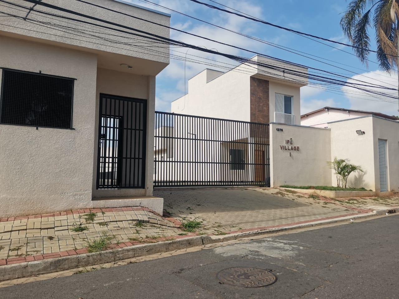 Casa à venda com 2 quartos, 69m² - Foto 1