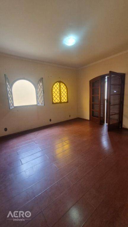 Casa à venda com 4 quartos, 350m² - Foto 30