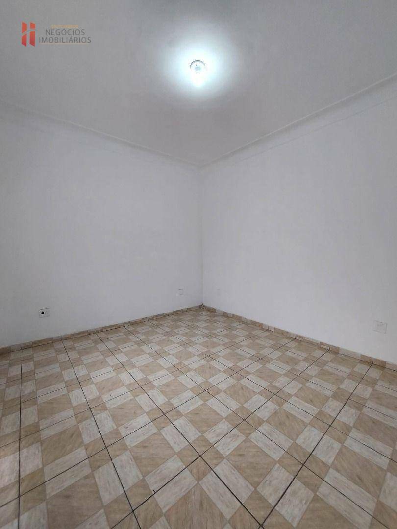 Casa à venda com 3 quartos, 220m² - Foto 11