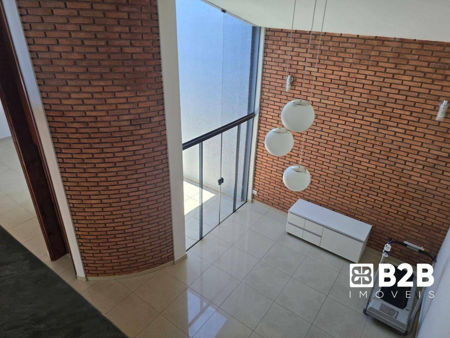 Casa à venda com 5 quartos, 290m² - Foto 1