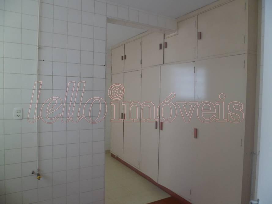 Apartamento para alugar com 3 quartos, 240m² - Foto 14