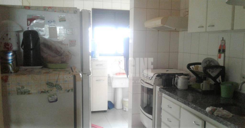 Apartamento à venda com 3 quartos, 70m² - Foto 3