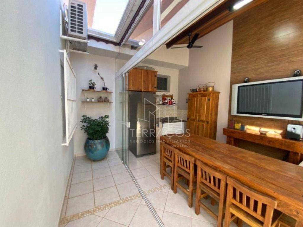 Casa à venda com 3 quartos, 228m² - Foto 20