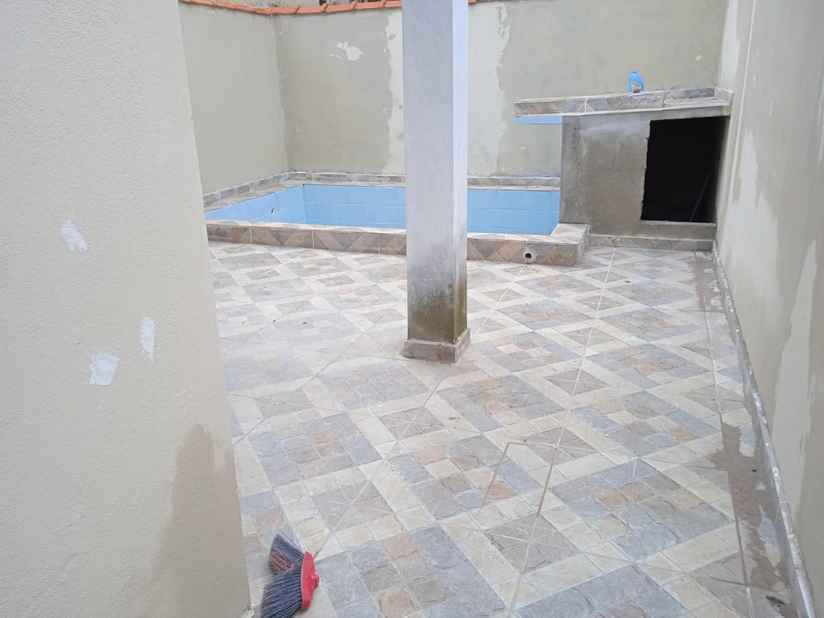 Casa à venda com 2 quartos, 150m² - Foto 1