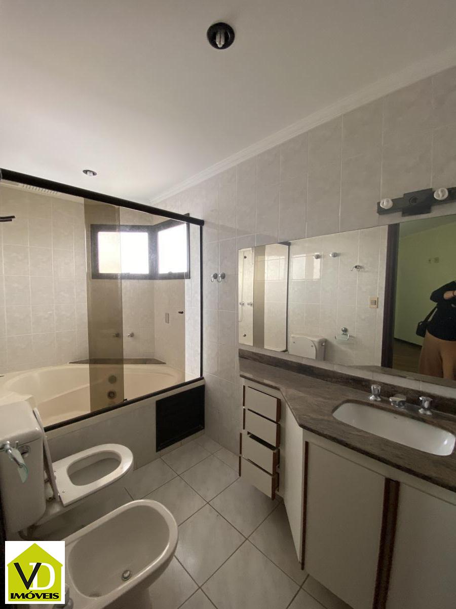 Apartamento à venda com 3 quartos, 180m² - Foto 26