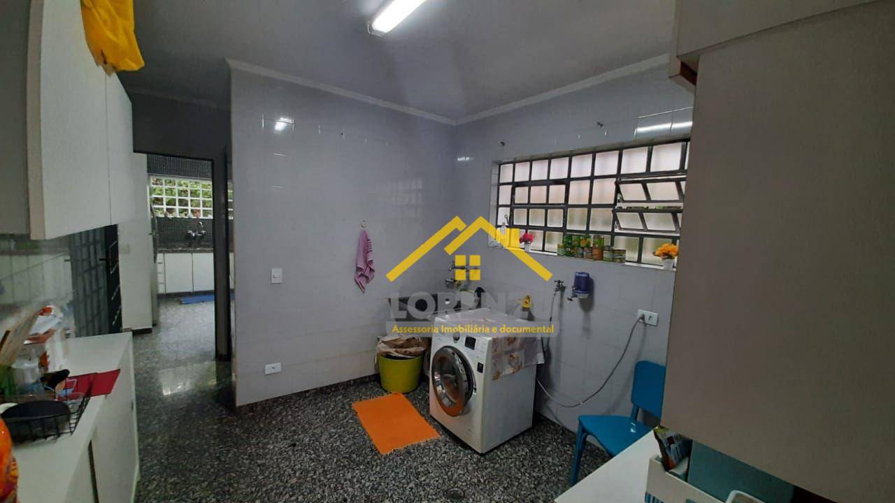 Sobrado à venda com 3 quartos, 300m² - Foto 35