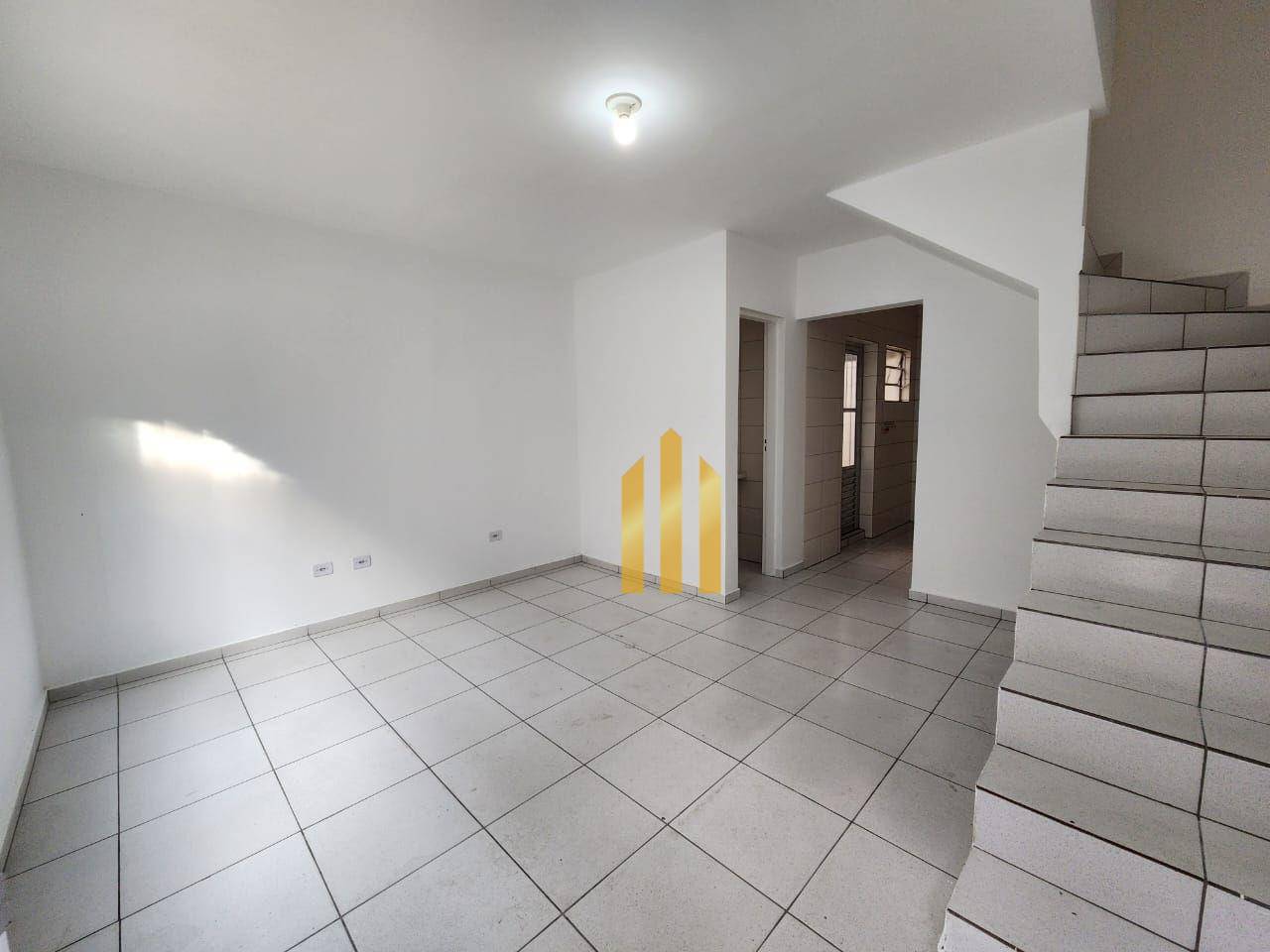 Sobrado para alugar com 2 quartos, 64m² - Foto 4