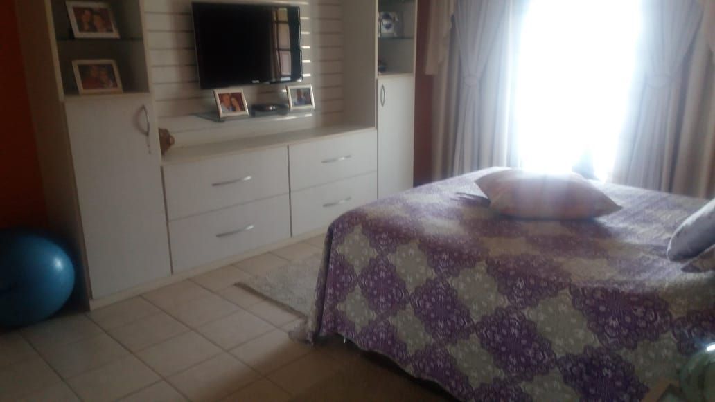 Casa à venda com 4 quartos, 300m² - Foto 14