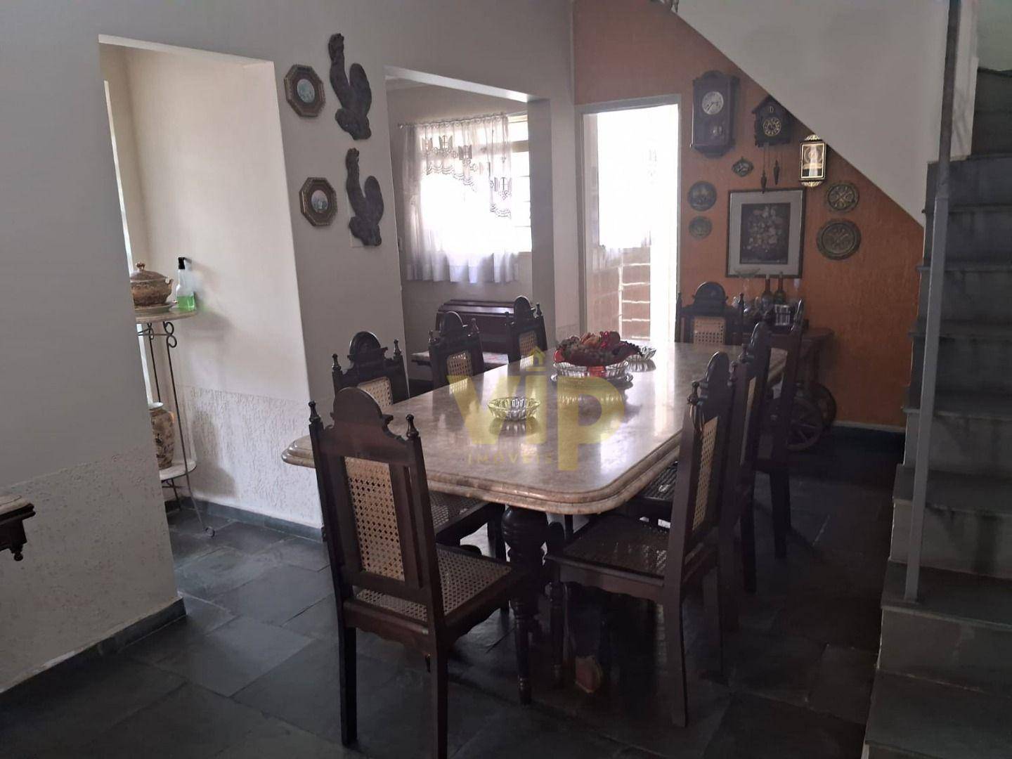 Casa à venda com 6 quartos, 199m² - Foto 1