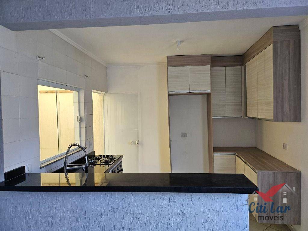 Sobrado à venda com 2 quartos, 70m² - Foto 4