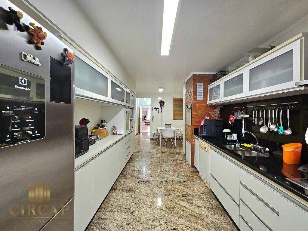 Apartamento à venda com 3 quartos, 187m² - Foto 15