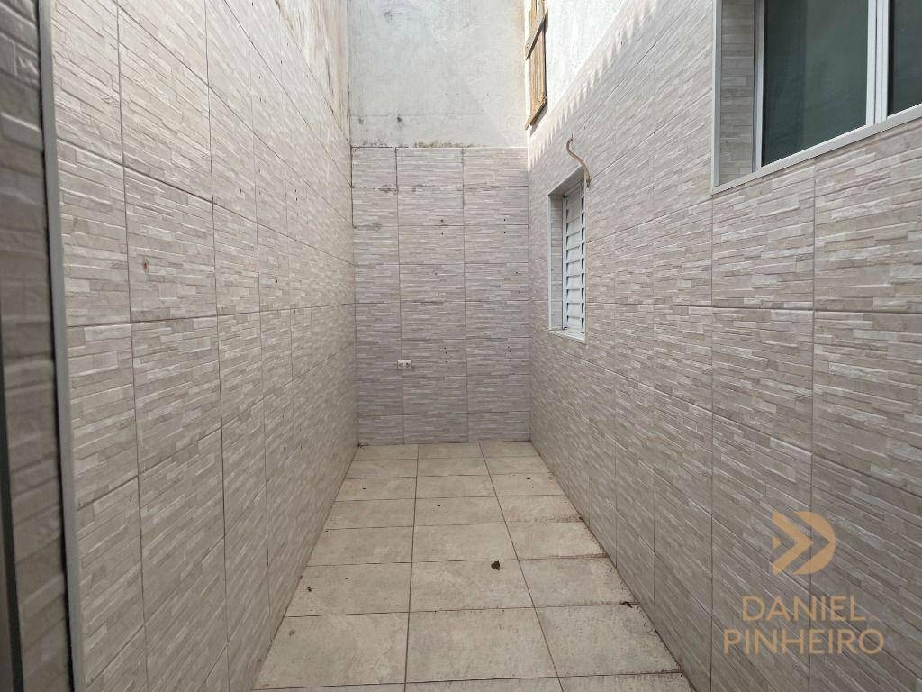 Casa à venda com 3 quartos, 90m² - Foto 12