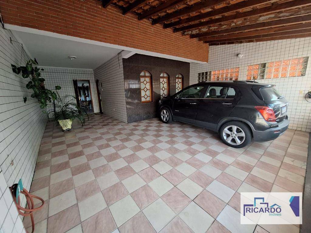 Sobrado à venda com 5 quartos, 380m² - Foto 1