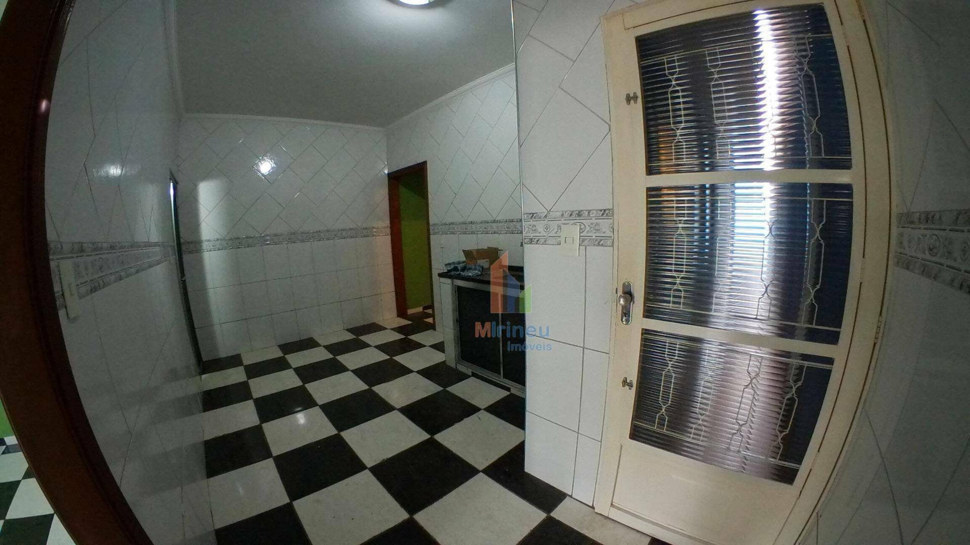 Casa à venda com 4 quartos, 120m² - Foto 3