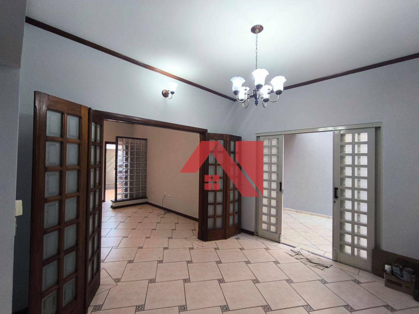 Casa à venda com 3 quartos, 218m² - Foto 4