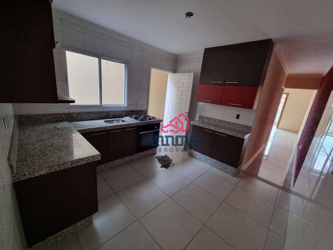 Sobrado à venda com 3 quartos, 200m² - Foto 14