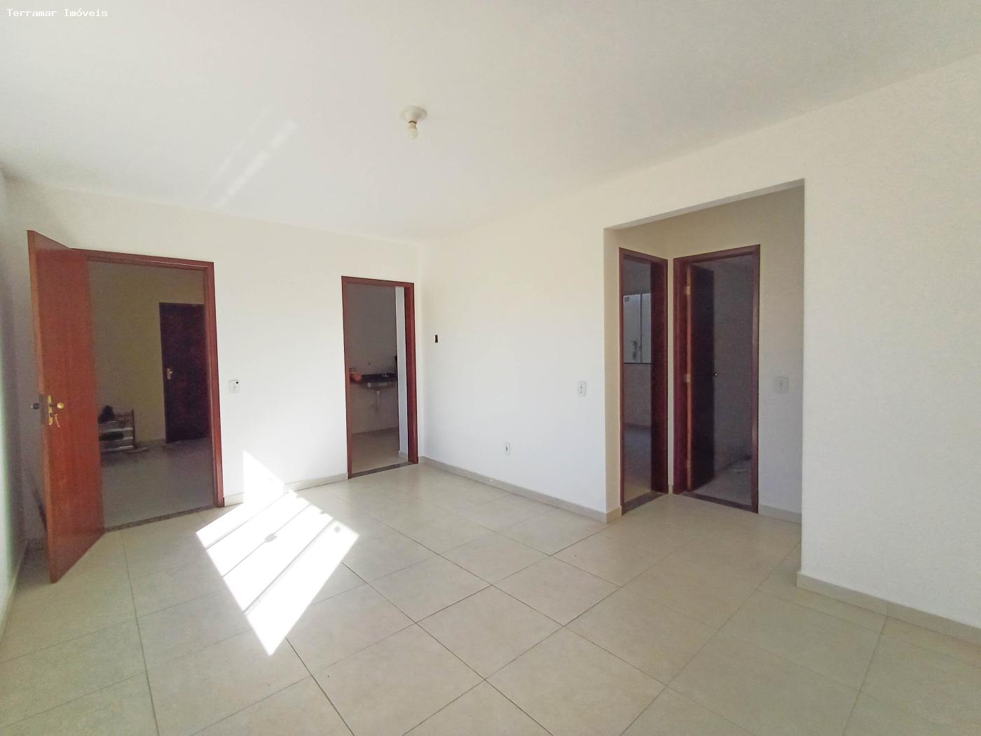 Apartamento à venda com 2 quartos, 70m² - Foto 2