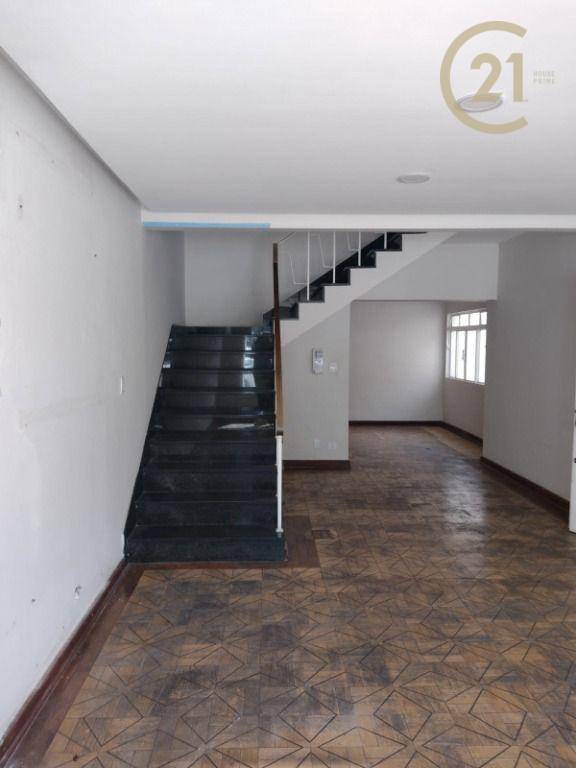 Casa à venda e aluguel com 6 quartos, 268m² - Foto 1