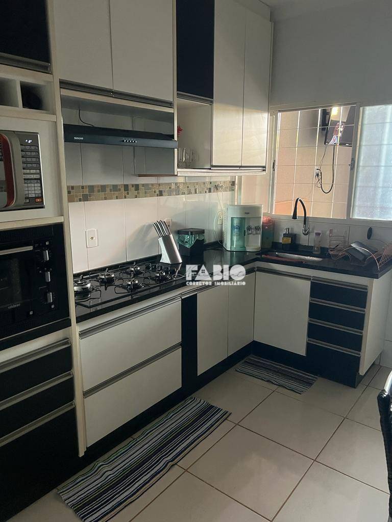 Casa à venda com 2 quartos, 160m² - Foto 2