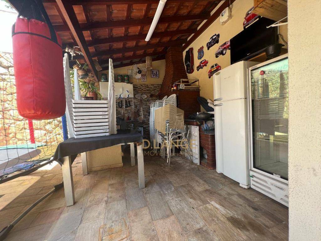 Casa à venda com 3 quartos, 234m² - Foto 18