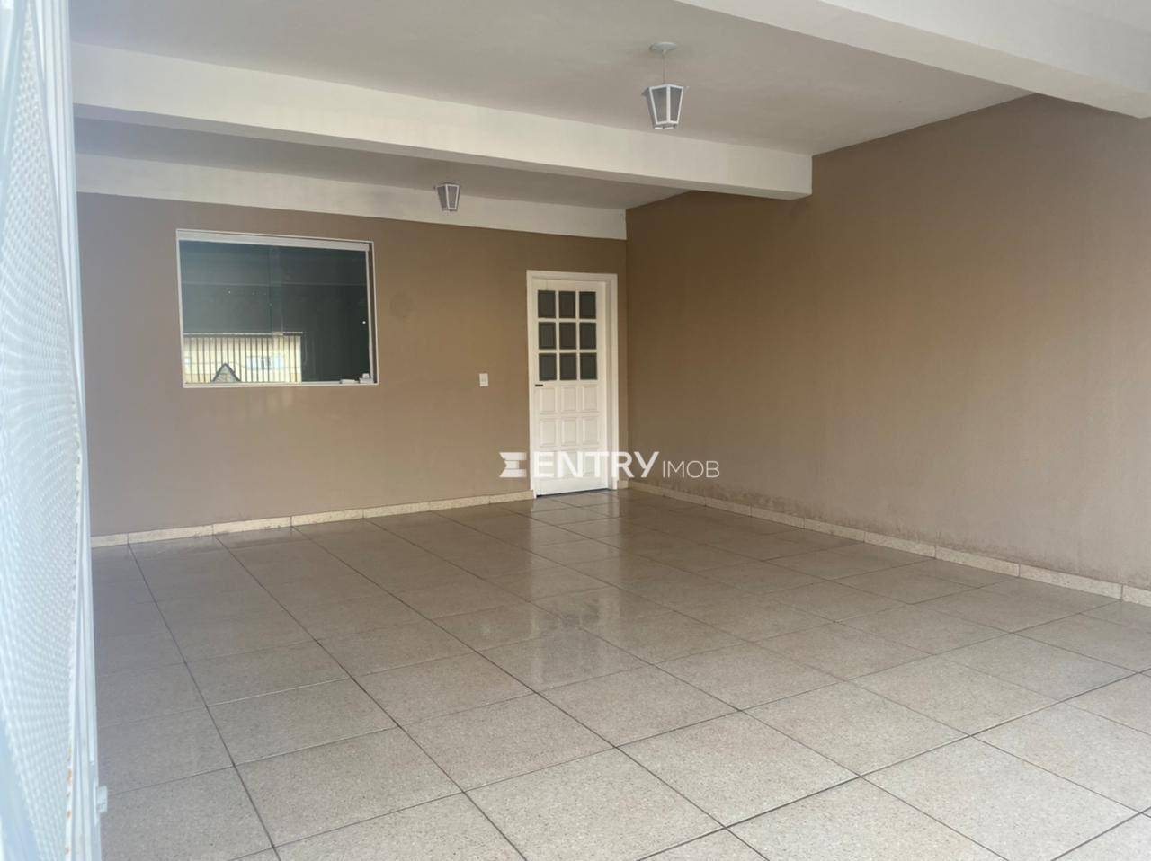 Casa à venda com 4 quartos, 272m² - Foto 1