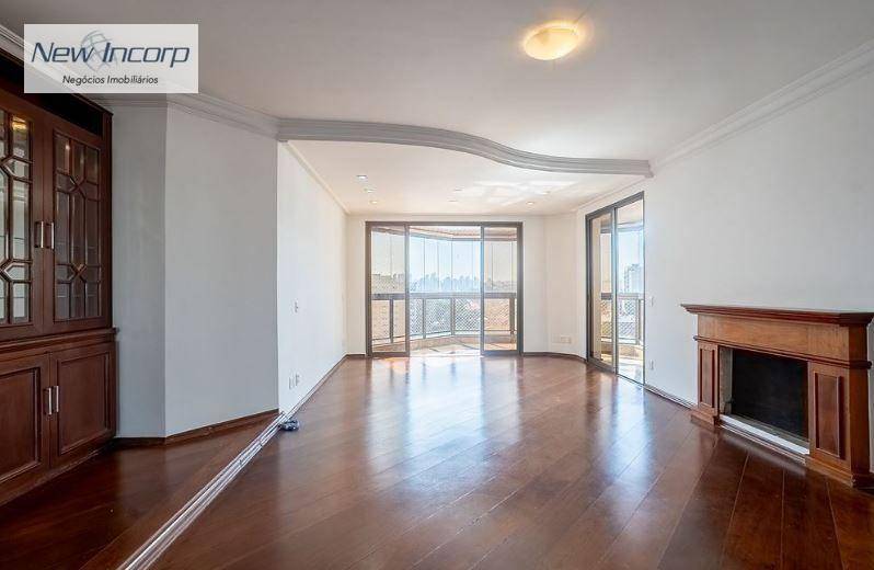 Apartamento à venda com 4 quartos, 242m² - Foto 1