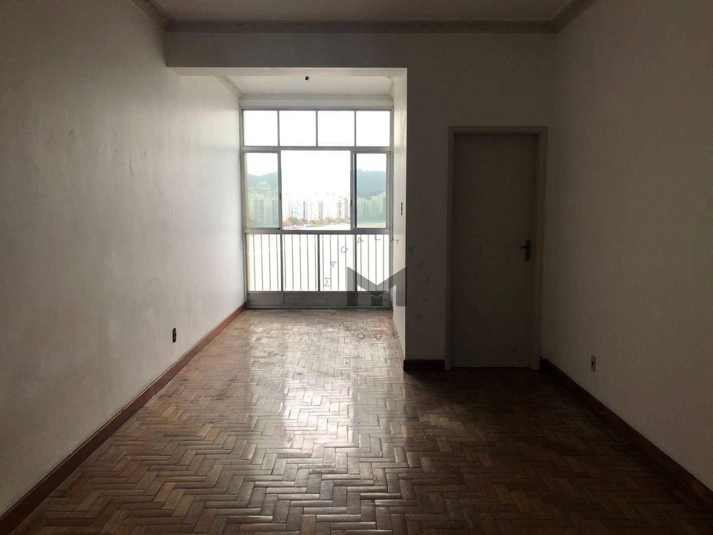 Apartamento à venda com 3 quartos, 136m² - Foto 1