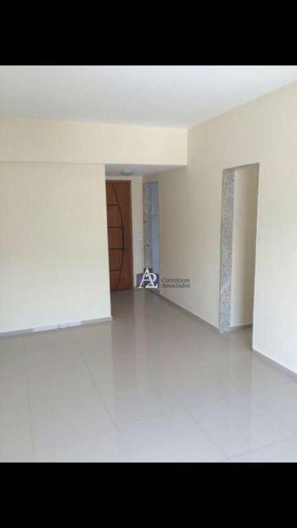 Apartamento à venda com 2 quartos, 70m² - Foto 2