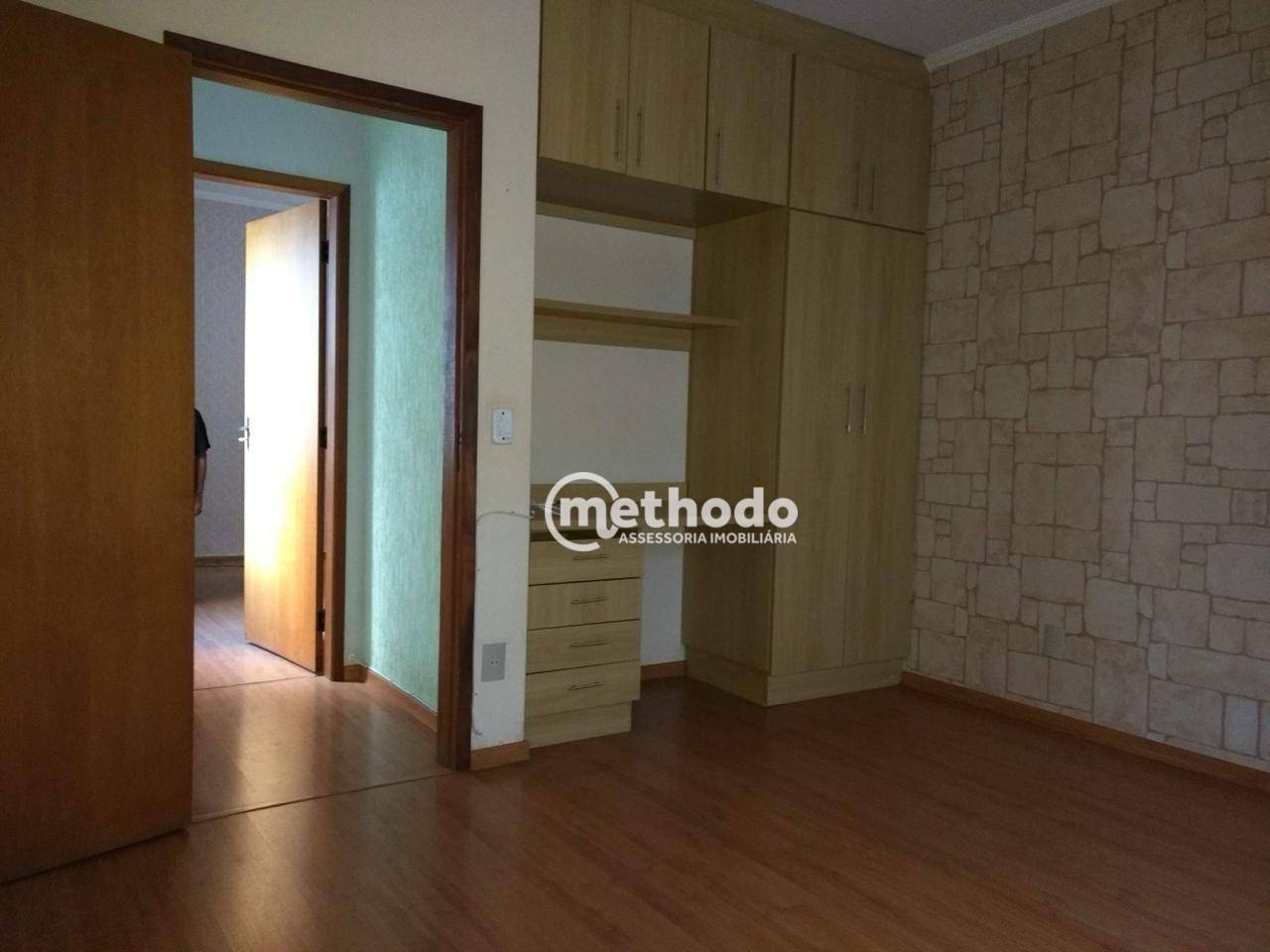 Casa à venda e aluguel com 3 quartos, 234m² - Foto 8