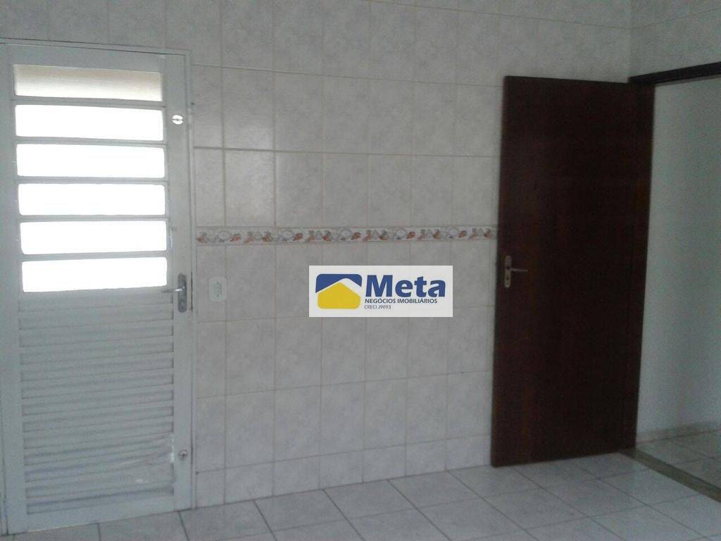 Casa à venda com 2 quartos, 50m² - Foto 8