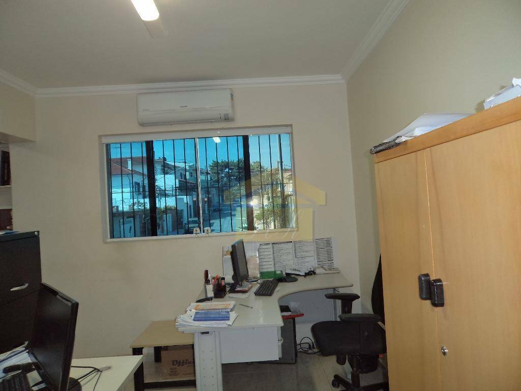 Sobrado à venda com 2 quartos, 200m² - Foto 3